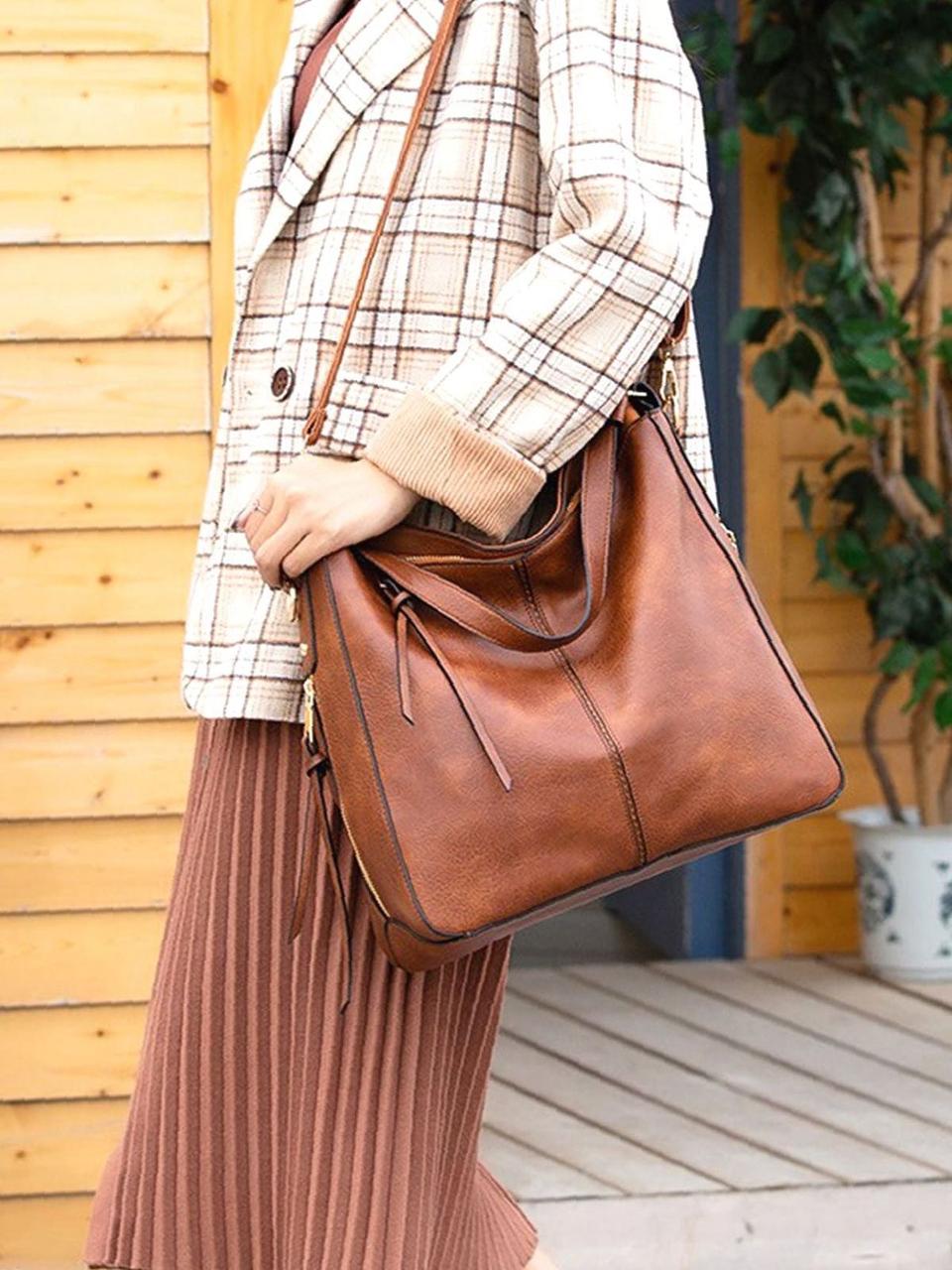 Alexa Hobo Tote bag